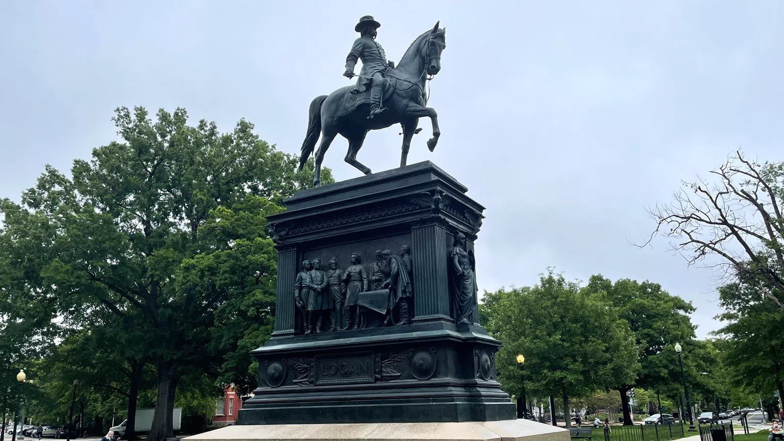 Washington's Logan Circle and 14th Street on foot