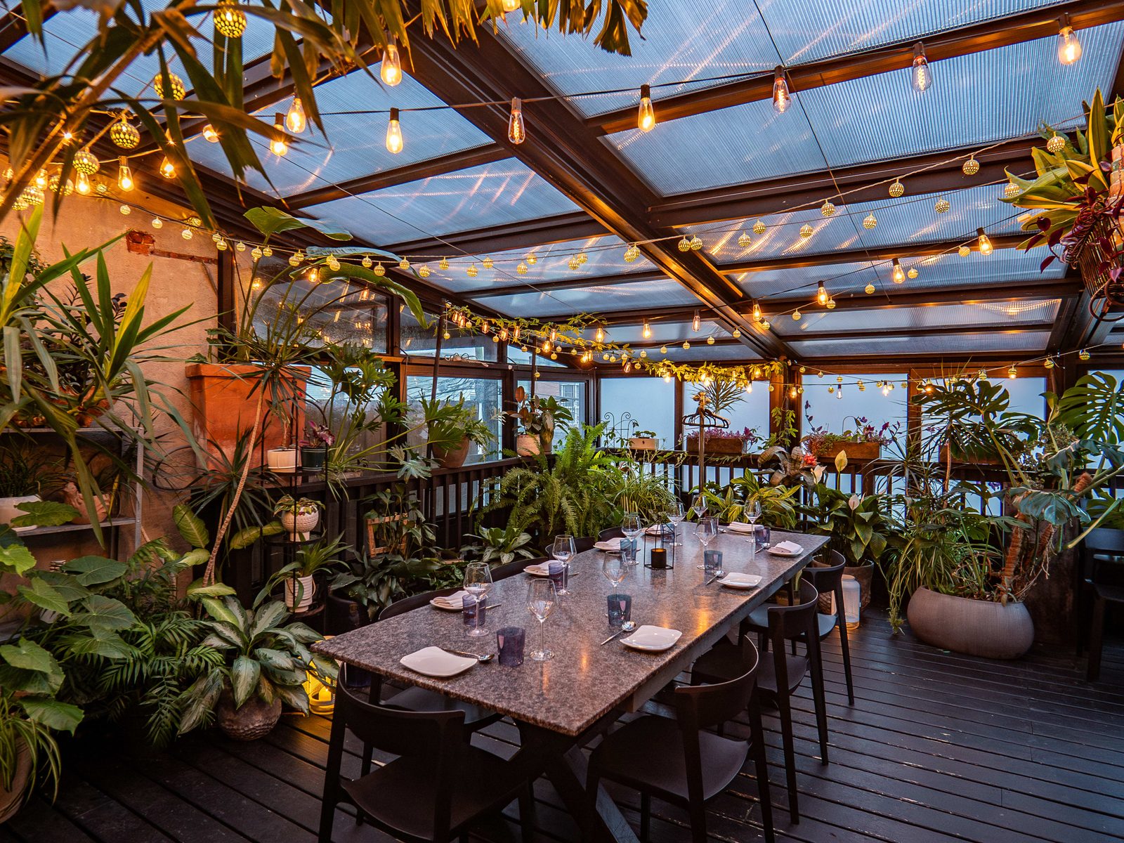 Rose's Luxury restaurant, 8th Street SE