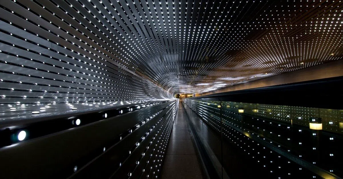 Multiverse by Leo Villareal (Concourse walkway), Washington